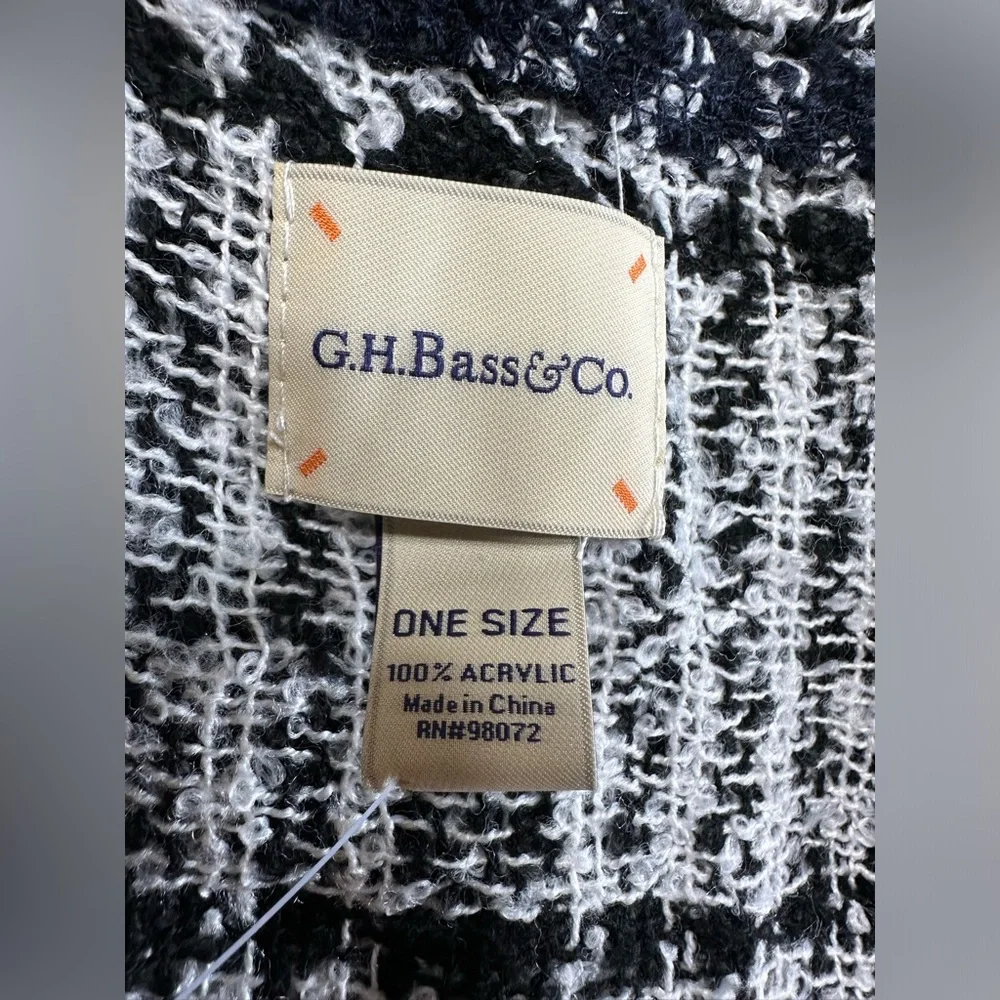 G.H. Bass & Co Women’s Navy/White/Black Plaid Woven Scarf NWT